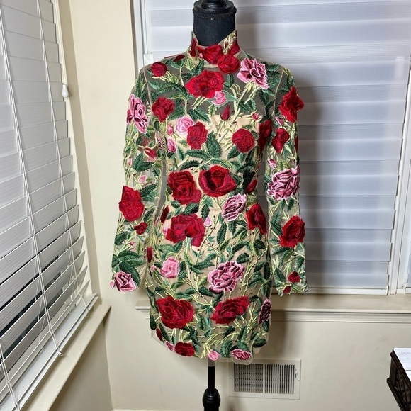 Oscar de la Renta
Embroidered Floral Mini Dress 4 - Picture 14 of 17